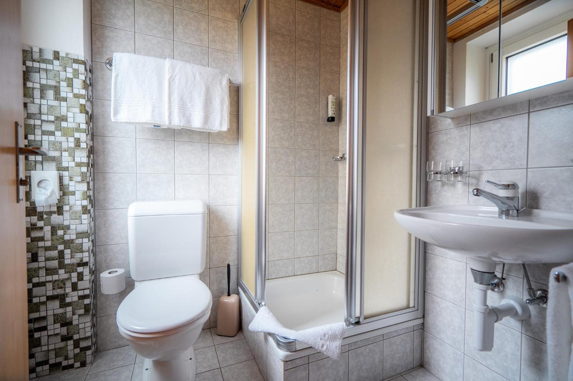 Hotel Haus Schoenstatt Contactless-Check-In Бриг Экстерьер фото