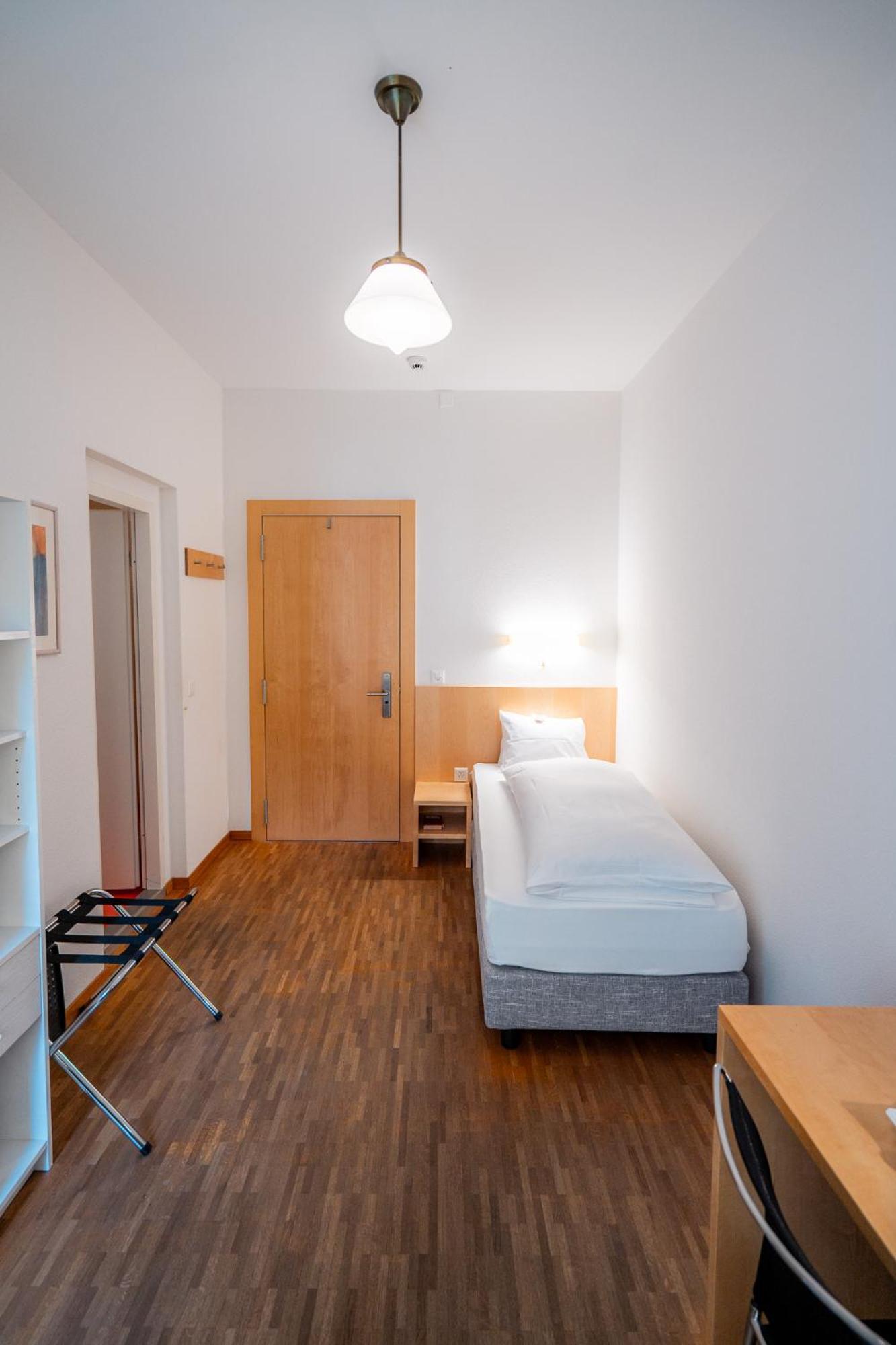 Hotel Haus Schoenstatt Contactless-Check-In Бриг Экстерьер фото