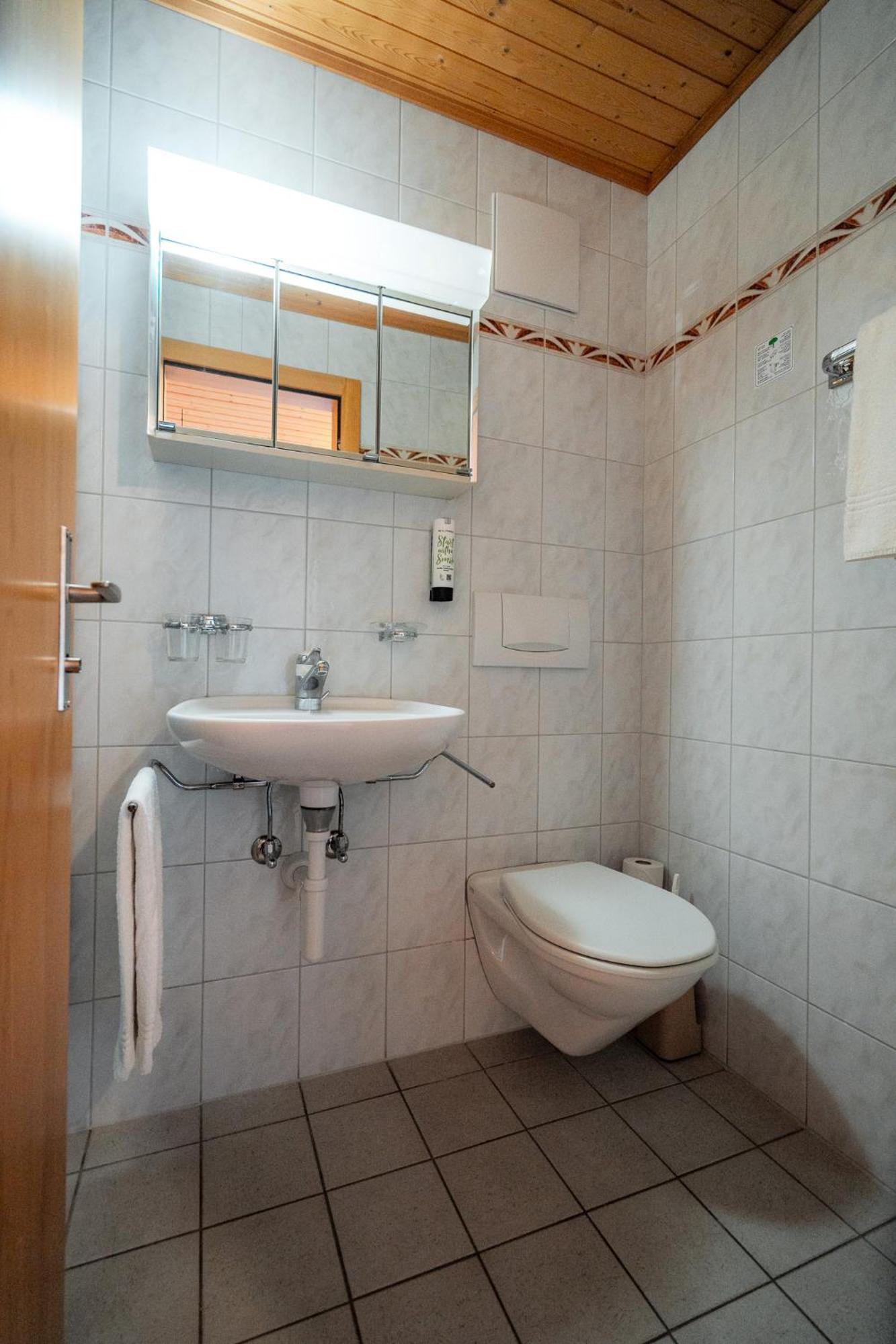 Hotel Haus Schoenstatt Contactless-Check-In Бриг Экстерьер фото